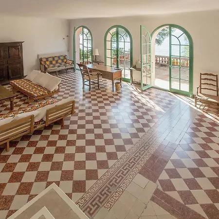 Villa Beautiful In Near Sea